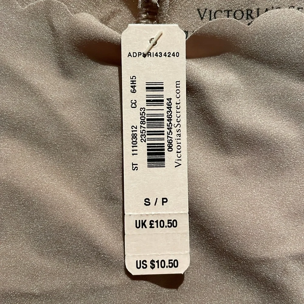 NWT Victoria’s Secret Beige No-Show Seamless Cheeky Scalloped Panty - Picture 4 of 6